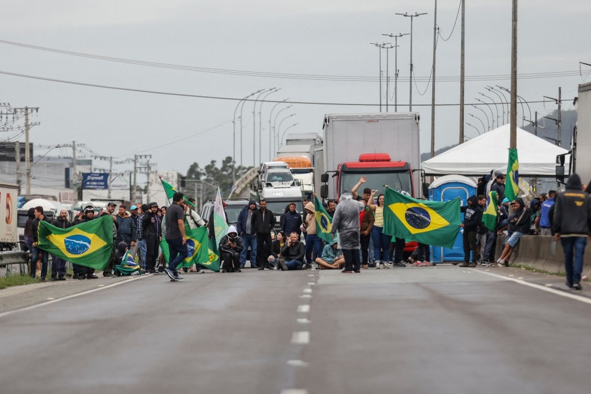 PF encontra fuzil e submetralhadora em operação para investigar suspeitos de organizar atos antidemocráticos