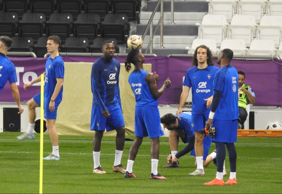 França treina sem cinco jogadores a dois dias da final da Copa do Mundo