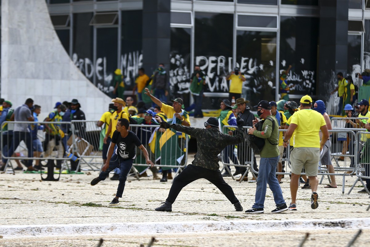 Para frear golpe, Lula e Dino decretaram intervenção pelo WhatsApp