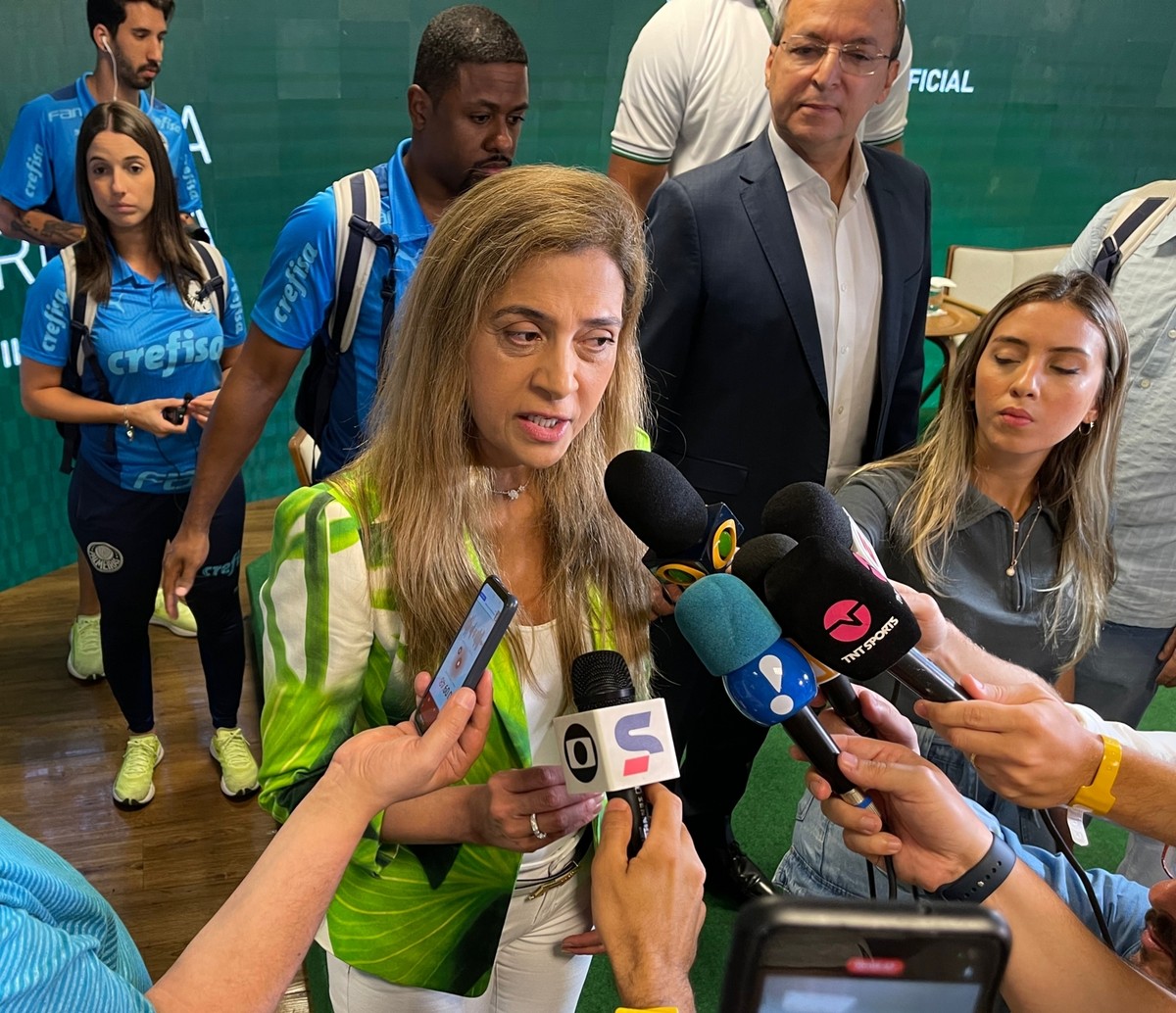 Leila diz que Palmeiras vai repor saídas e justifica falta de reforços até agora: “Não sou irresponsável”