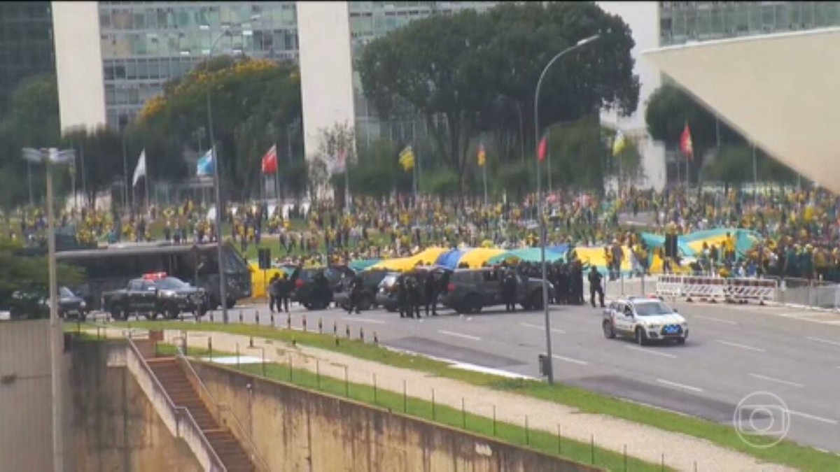 Corregedoria da PM vai apurar recuo de militares que facilitou acesso de golpistas ao STF, diz Cappelli