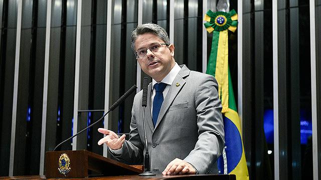 ‘É impossível tratar Bolsonaro como coadjuvante das articulações golpistas’, afirma senador Alessandro Vieira