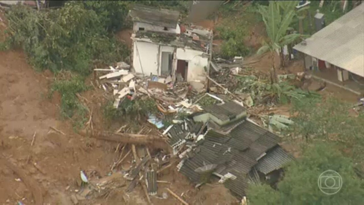 Sobe para 49 o n° de mortos vítimas do temporal no Litoral Norte de SP