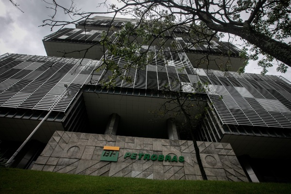 Petrobras reduz preço da gasolina e do diesel na refinaria, às vésperas da volta de impostos sobre combustíveis