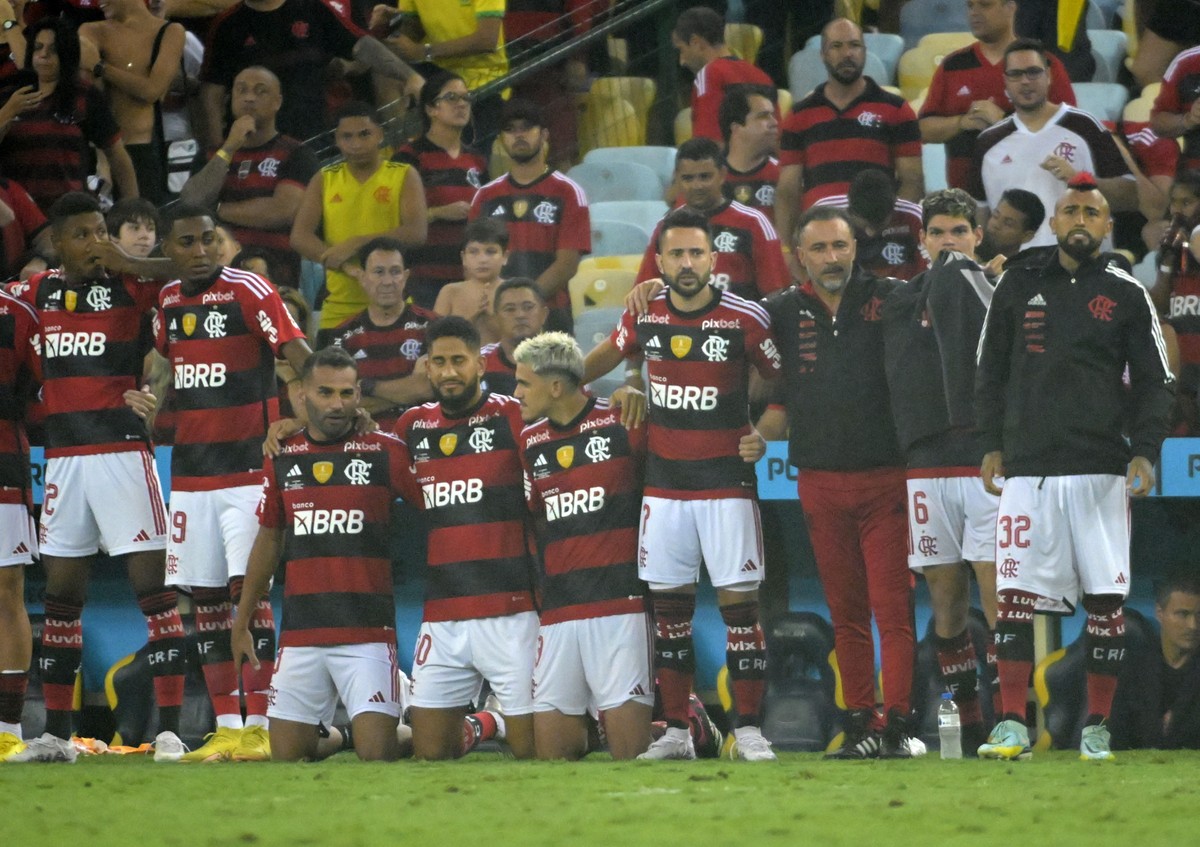 Elenco do Flamengo dá respaldo a Vítor Pereira, e Gerson garante: “Tudo bem explicado”