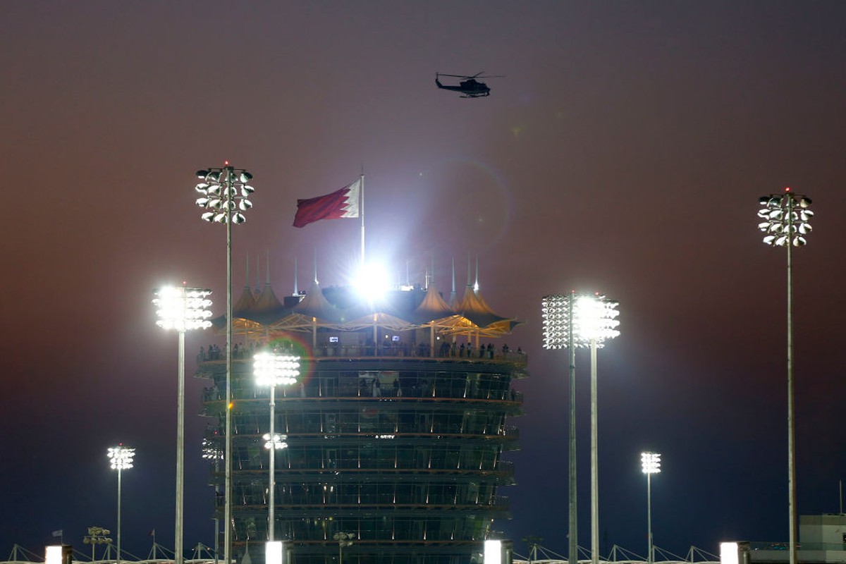 Verstappen vence o GP do Bahrein em dobradinha da RBR; Alonso fecha pódio