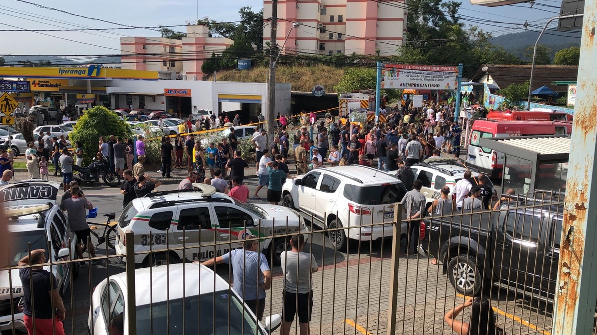 Governador de SC lamenta ataque a creche em Blumenau que matou crianças: ‘enorme tristeza’