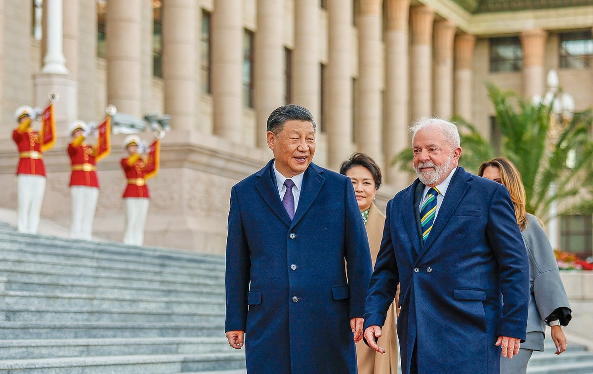 Críticas de Lula aos EUA durante viagem à China e responsabilização da Ucrânia pela guerra geram forte incômodo diplomático em Washington