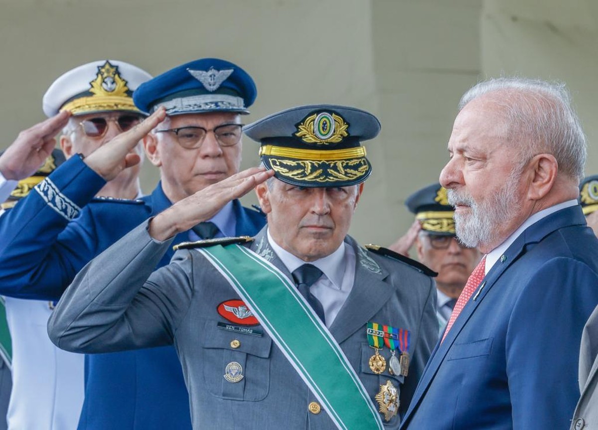 Comandante diz que Exército é apolítico, apartidário e coeso e pede a militares ‘fé’ na democracia