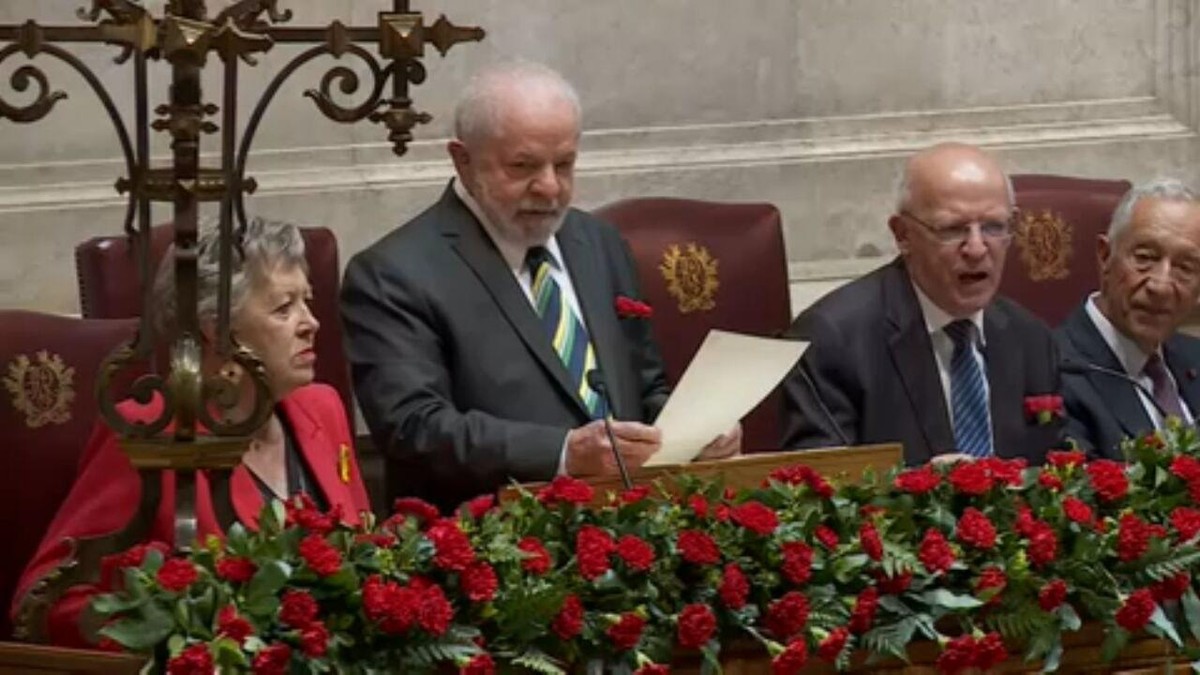 No Parlamento de Portugal, Lula é vaiado e aplaudido, critica extremismo e condena invasão da Ucrânia pela Rússia