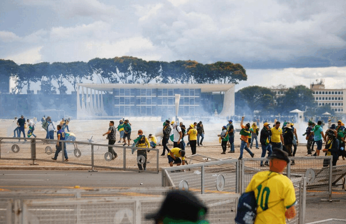 PF cumpre mandados em operação que investiga atos terroristas em Brasília