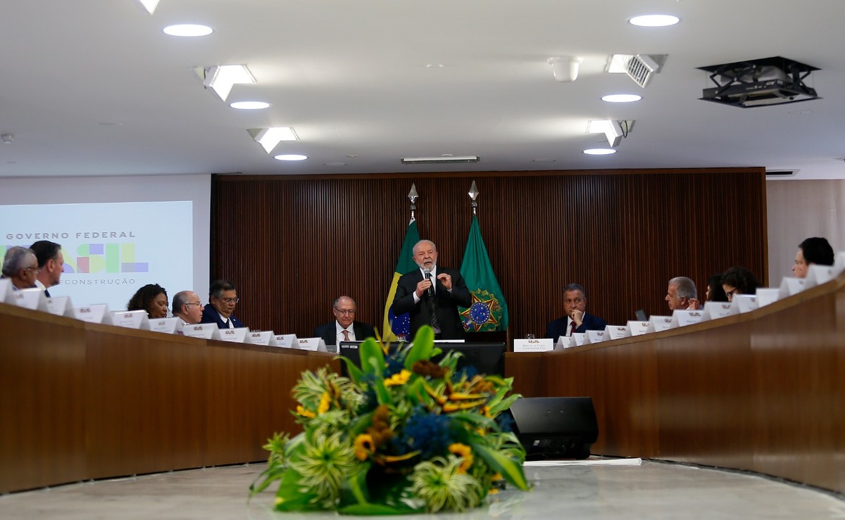 Lula cobra ‘políticas de governo’ e ajustes na comunicação: entenda os quatro recados a ministros