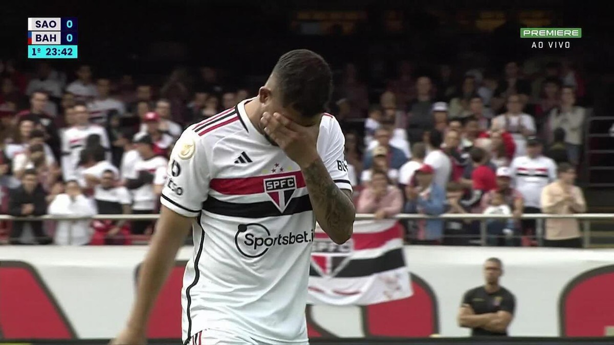 Erison deixa jogo do São Paulo com dores na coxa e chora ao ser substituído