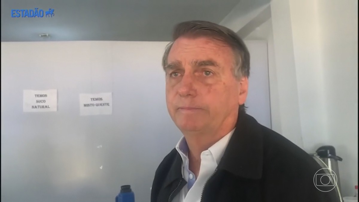 Bolsonaro é internado para exames de rotina, diz advogado