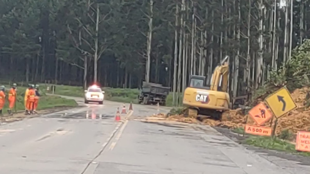 Chuva persistente em SC provoca queda de barreiras e fechamento de comportas de barragens