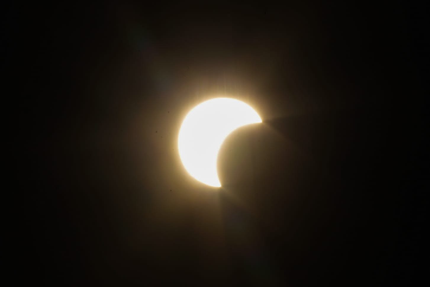 Imagens da Nasa mostram sombra passando pelo Brasil durante eclipse