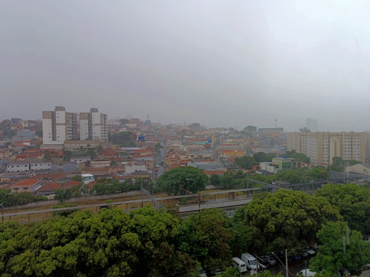 Chuva forte deixa regiões da cidade de SP em estado de atenção para alagamentos neste domingo