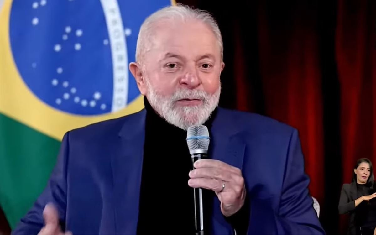 Lula sanciona lei que torna a Consciência Negra feriado nacional
