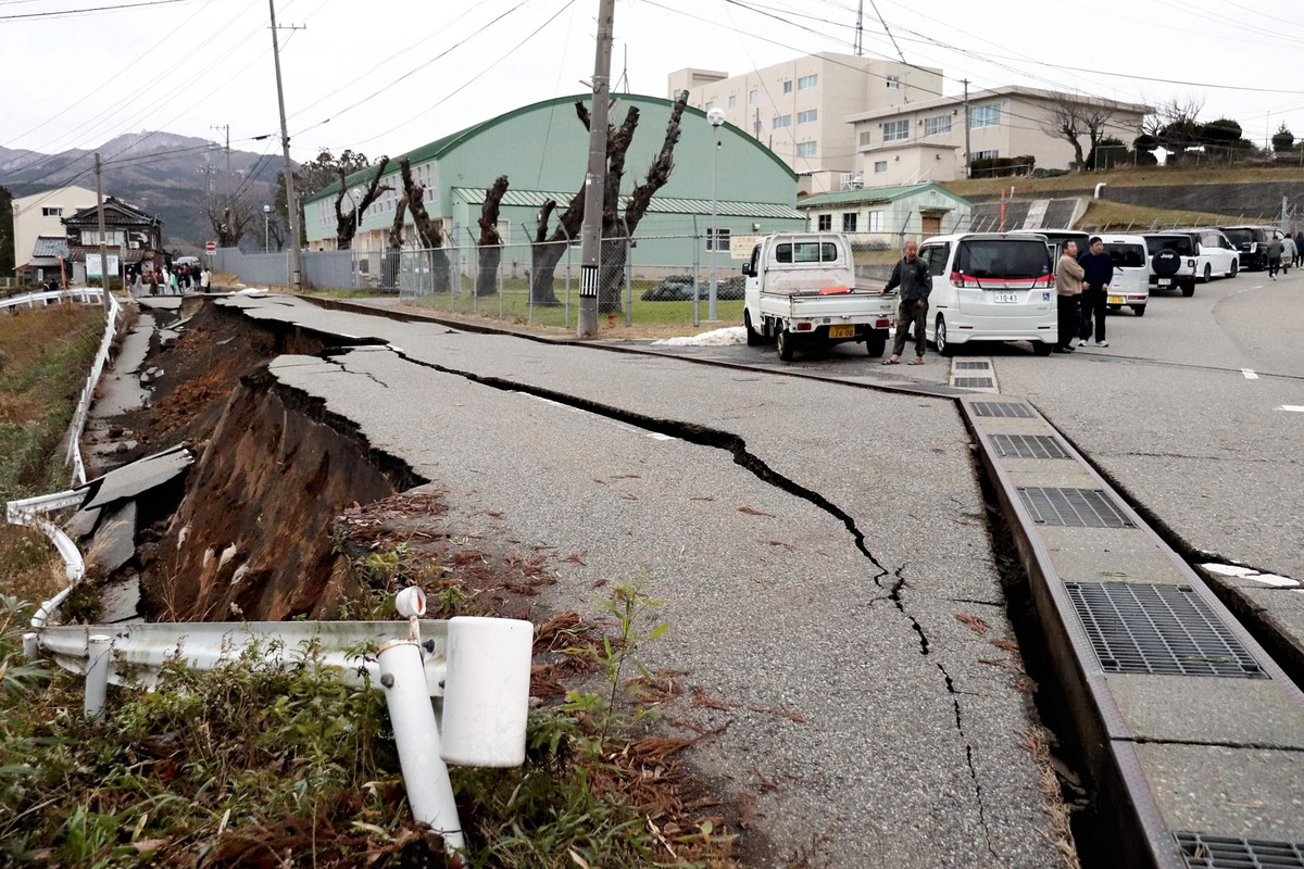 Terremoto de 7,6 atinge a região central do Japão; risco de grande tsunami é afastado