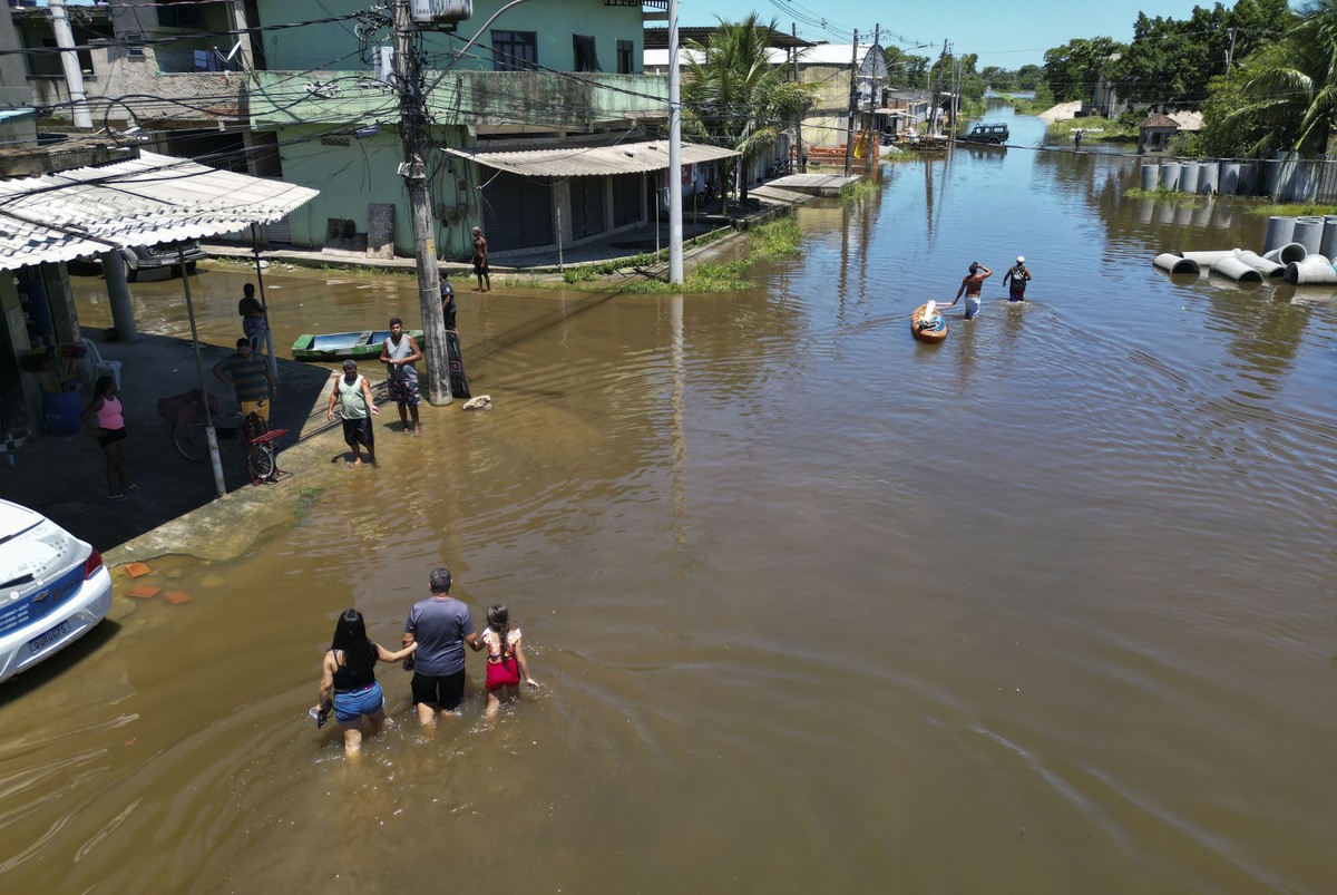 Caxias ainda tem bairros alagados mais de 48h após temporal; moradores estão sem luz e água