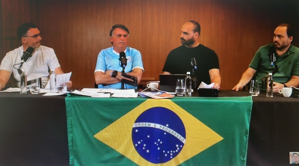 Advogado diz que Bolsonaro teria saído para pescar com filhos antes de saber de operação da PF