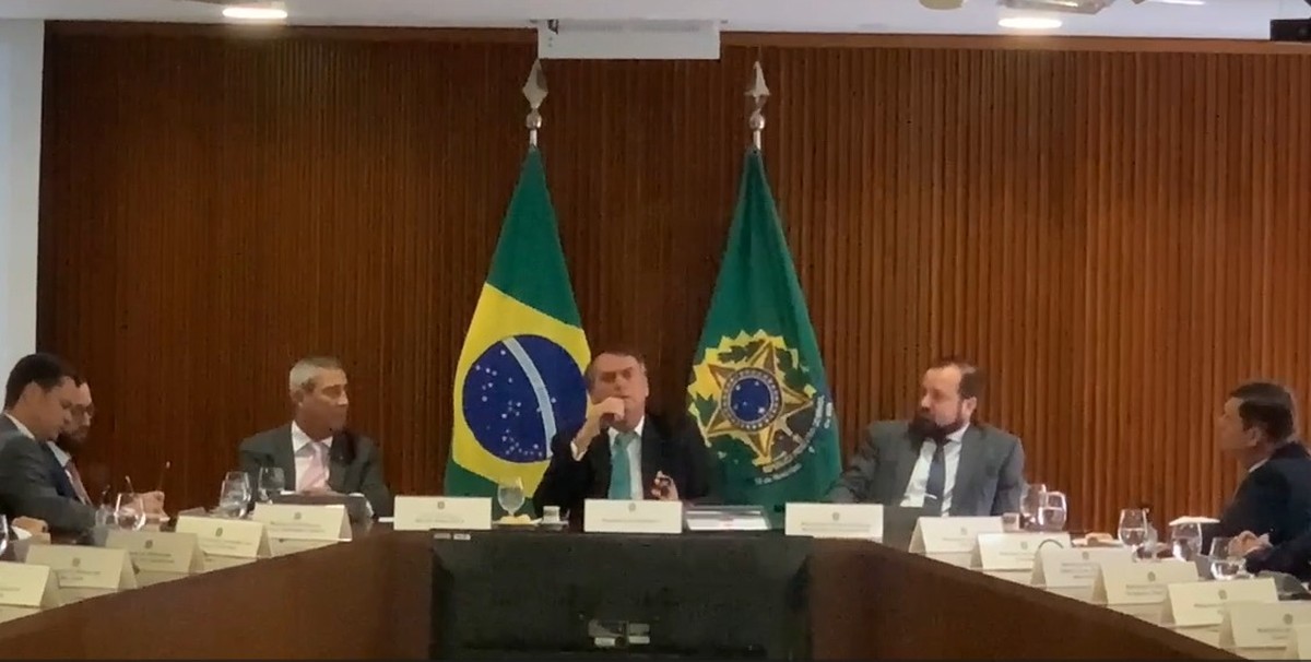 ‘Olha os traíras que já passaram pelo nosso governo, inclusive militares’, diz Bolsonaro em reunião; veja vídeo