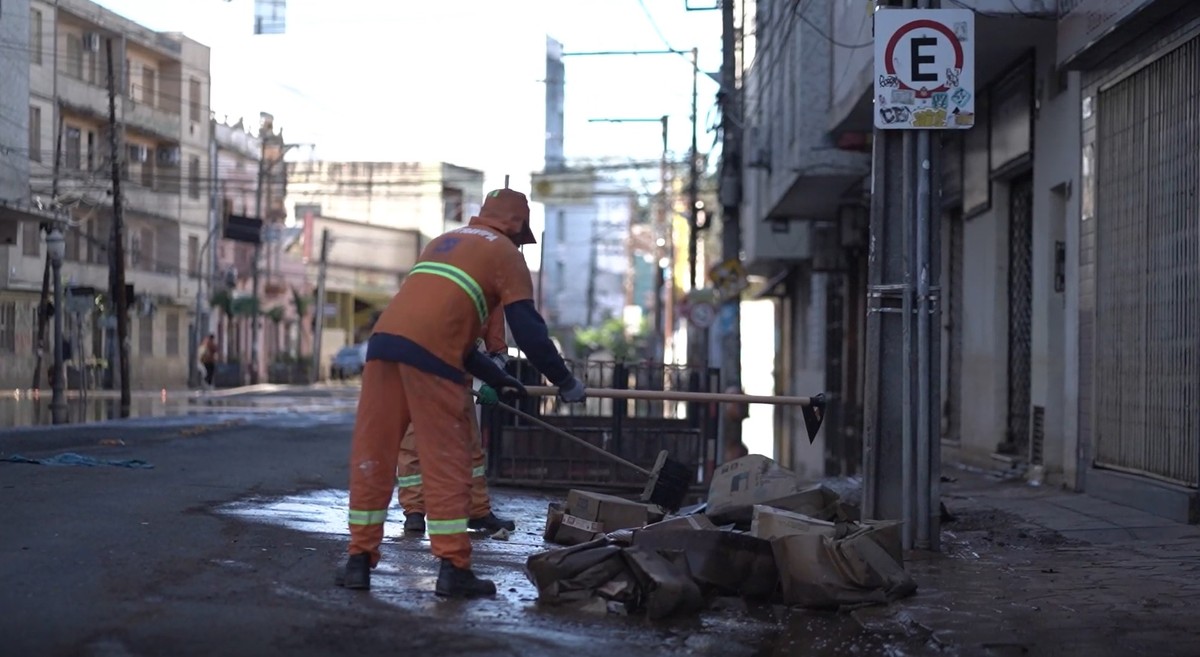 Saiba para onde é levado o lixo deixado nas ruas de Porto Alegre após baixa do Guaíba