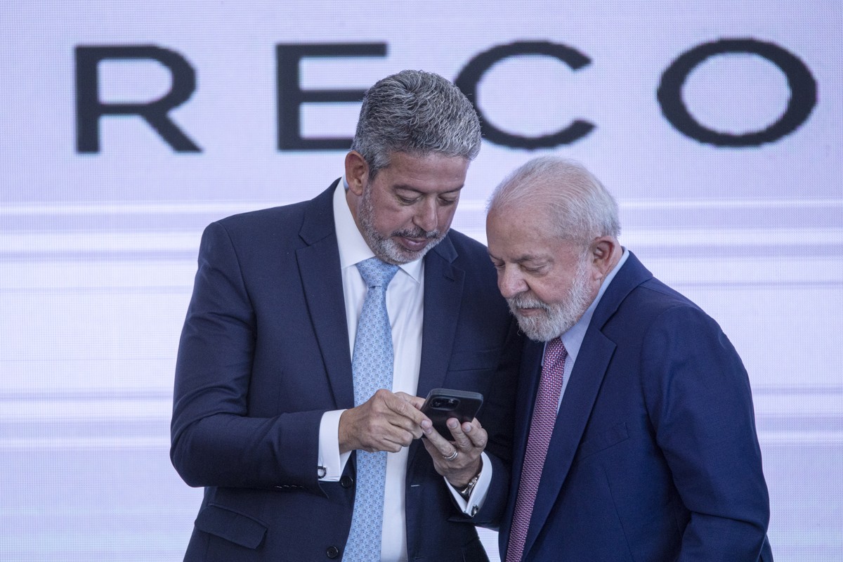 Lula e Lira se reúnem para discutir taxação de compras no exterior