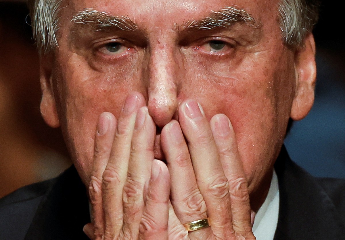 Aliados de Bolsonaro descartam reversão de inelegibilidade, e ex-presidente pressiona por acordo por anistia