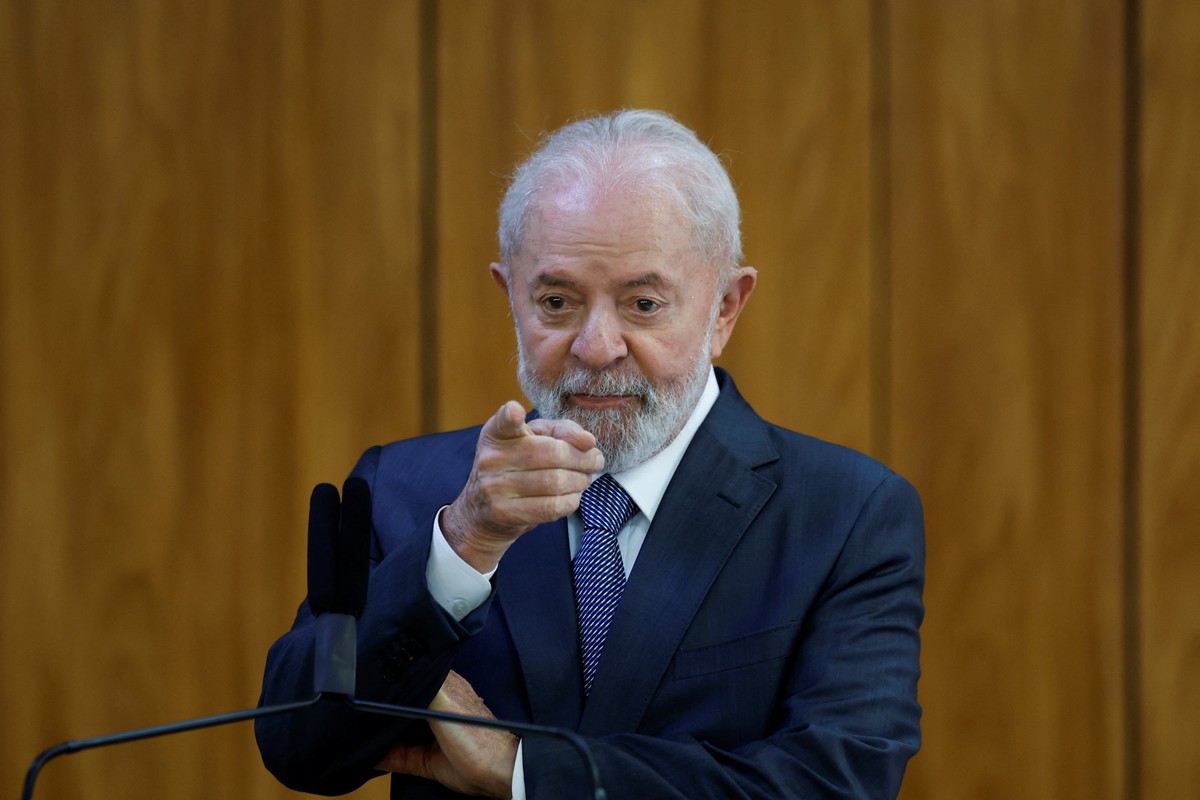 Lula ouve economistas do governo Dilma 2; Mantega participa do jantar