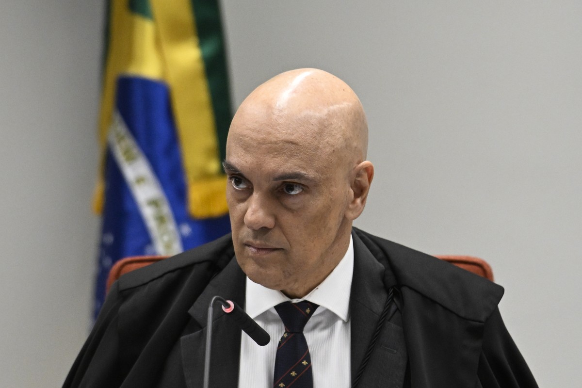 Moraes escolheu alvos e pediu investigações contra aliados de Bolsonaro sem respeitar rito oficial, diz jornal