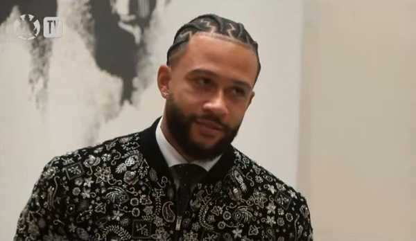 Memphis Depay é apresentado aos torcedores do Corinthians na arena e usará a camisa 94