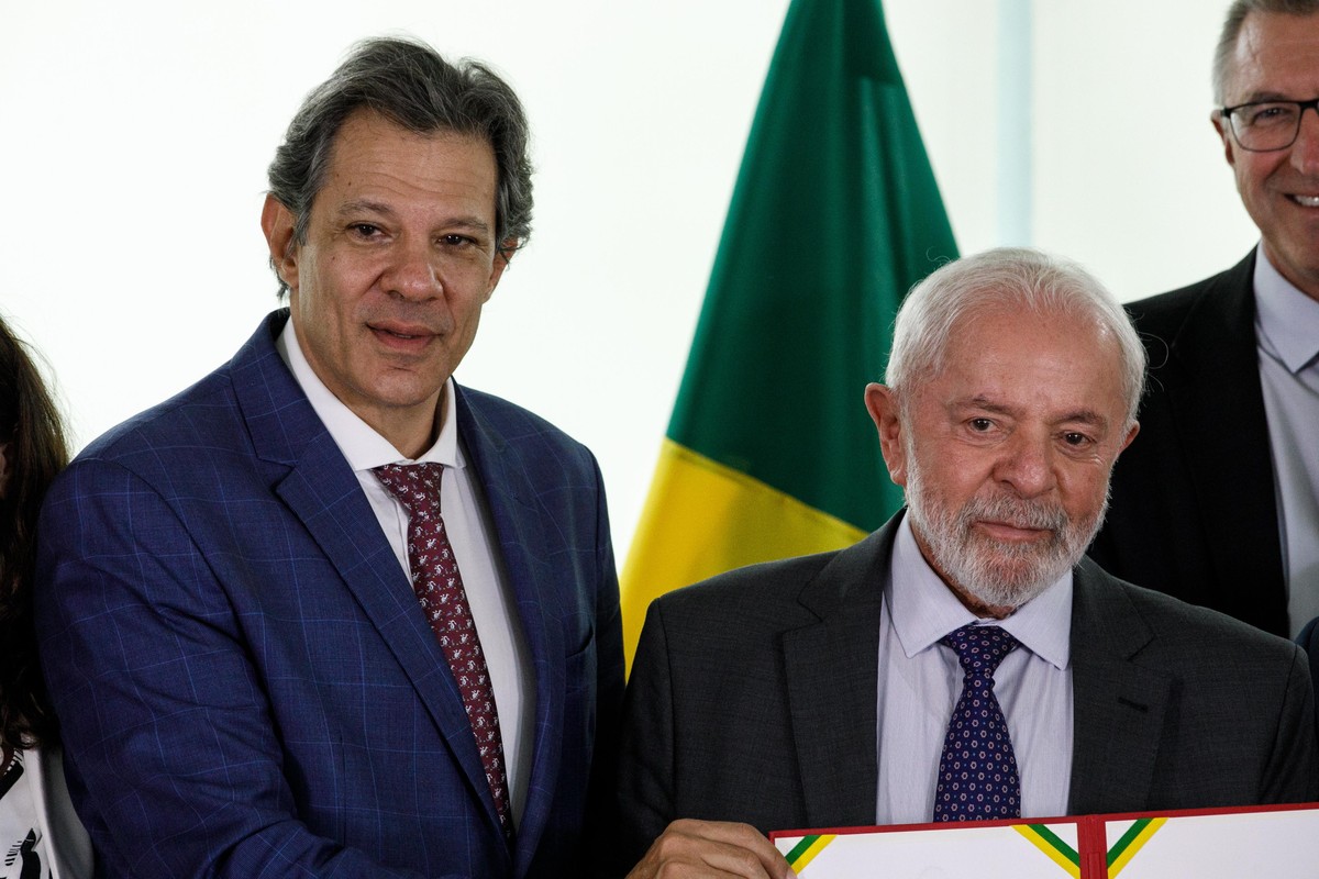 Haddad confirma que IR para quem recebe mais de R$ 50 mil por mês irá subir para isentar ganhos de até R$ 5 mil