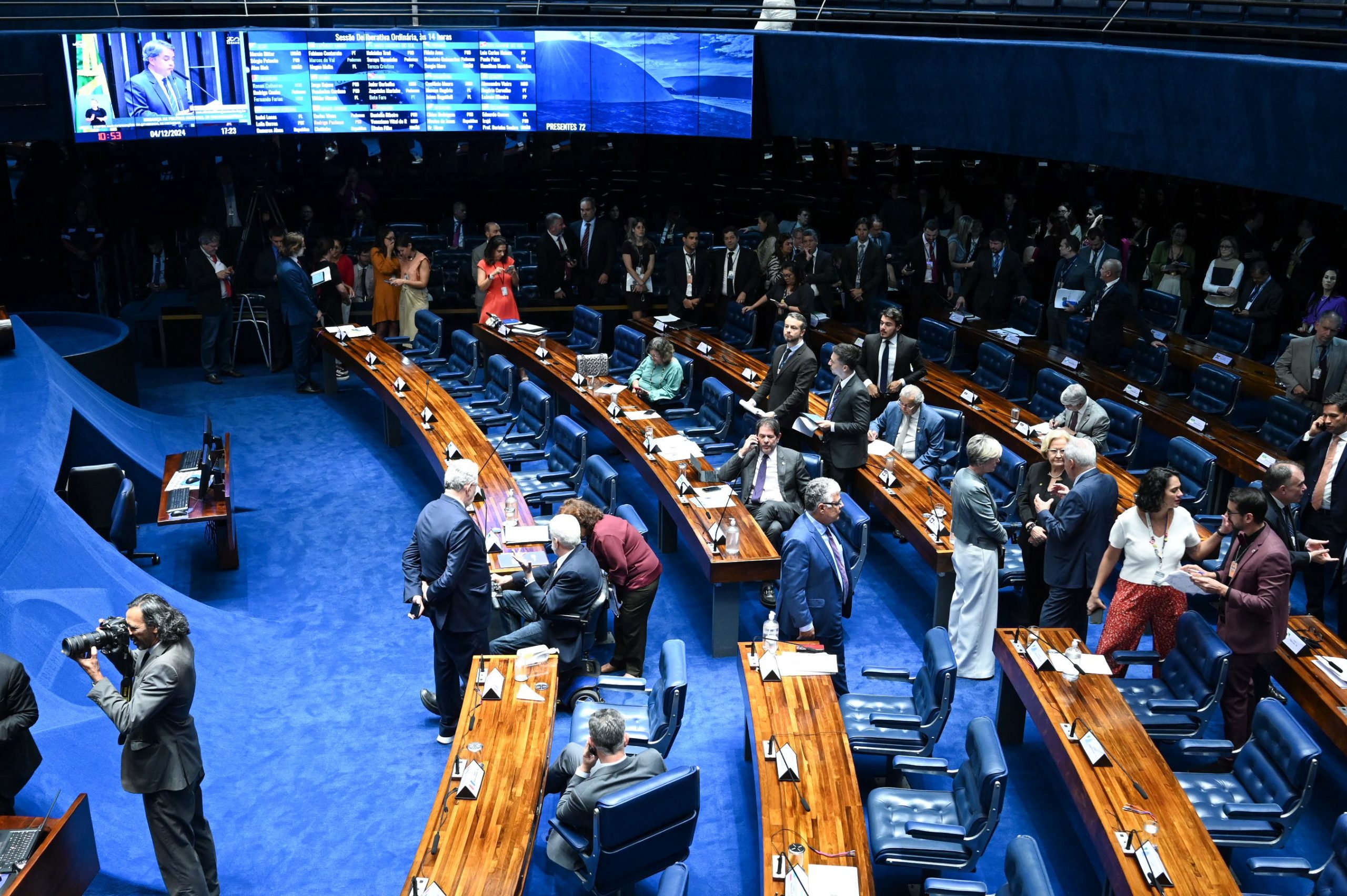 Senado mantém mudanças da Câmara e aprova projeto do governo que limita crescimento do salário mínimo