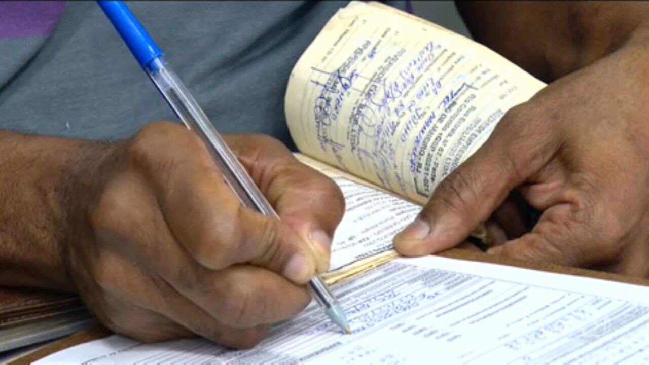 Número de pedidos de demissão bate recorde histórico em um ano | Jornal Nacional